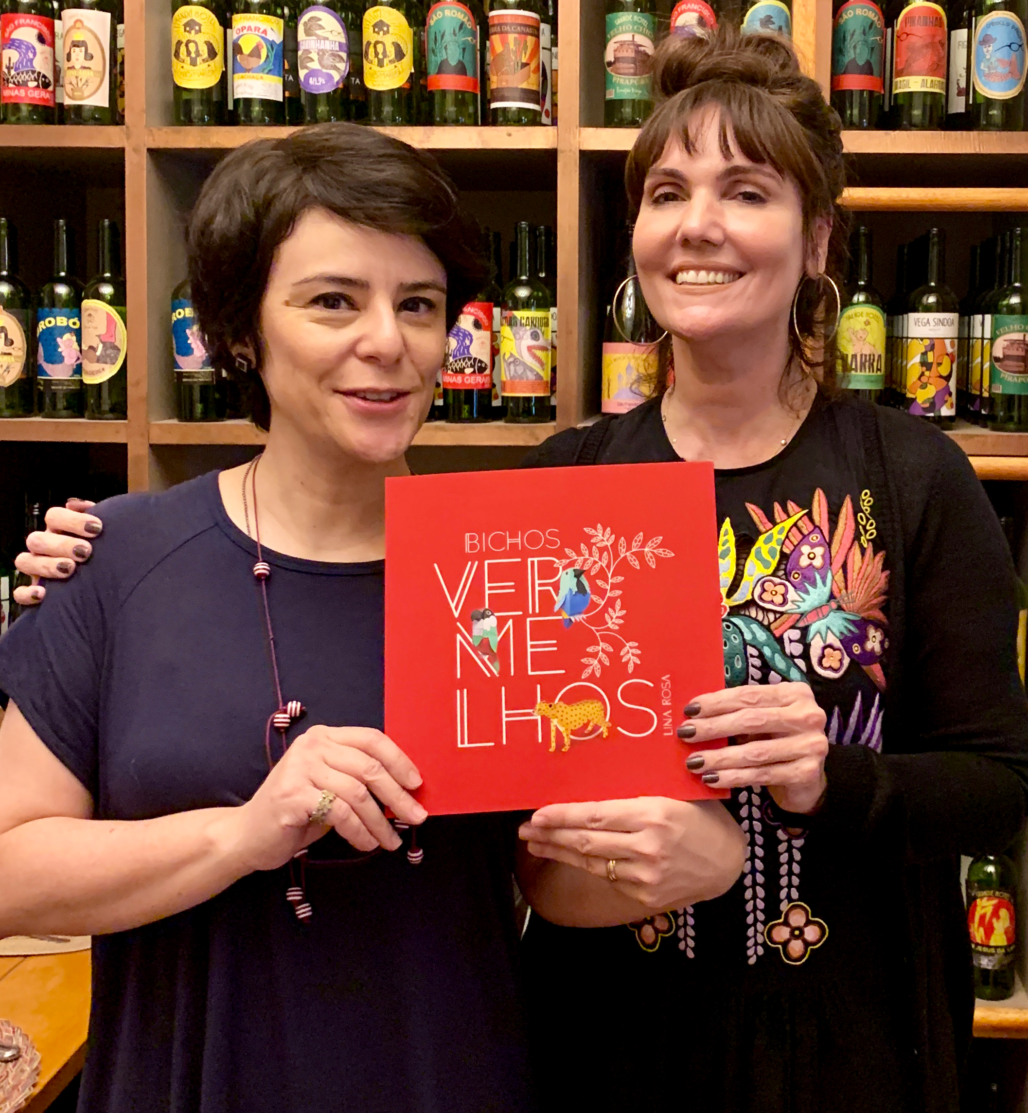 Lina Rosa e Fernanda Takai no lançamento do livro Bichos Vermelhos
